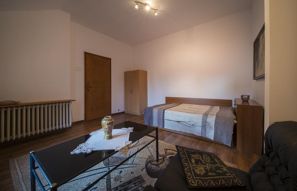 Sunny Apartment โซเฟีย ภายนอก รูปภาพ