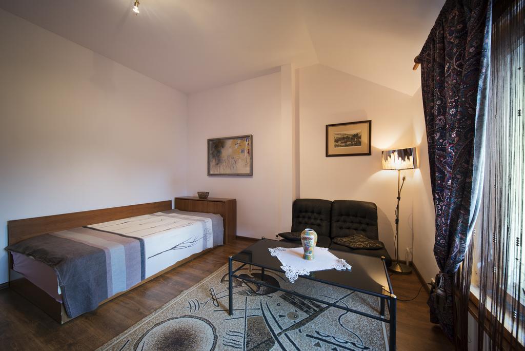 Sunny Apartment โซเฟีย ภายนอก รูปภาพ